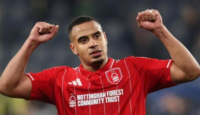 世界杯注册-曼联紧急调整夏窗引援计划，重点考察诺丁汉森林中卫穆里略|利桑德罗-马丁内斯|罗伯托·马丁内斯|迈克尔-穆里略|名单|球队_新浪体育_新浪新闻