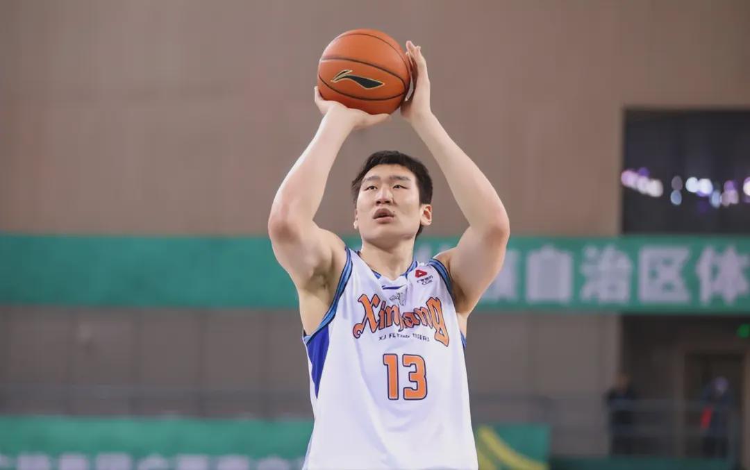 世界杯官方认证-考虑买断?曝朱旭航或离开新疆男篮,拿着大合同两年没打球