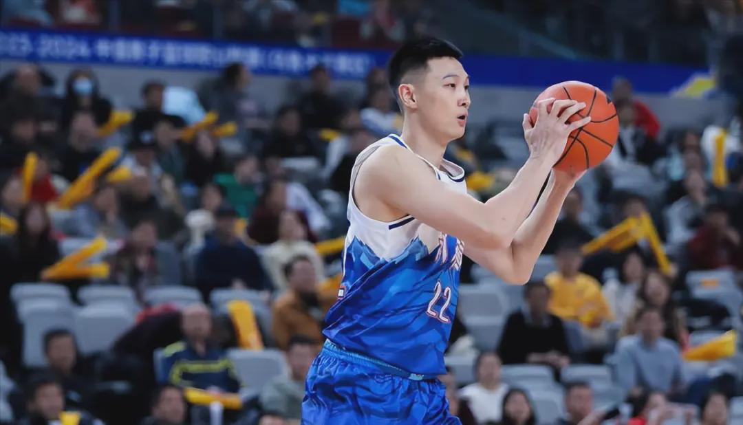 世界杯官方认证-考虑买断?曝朱旭航或离开新疆男篮,拿着大合同两年没打球