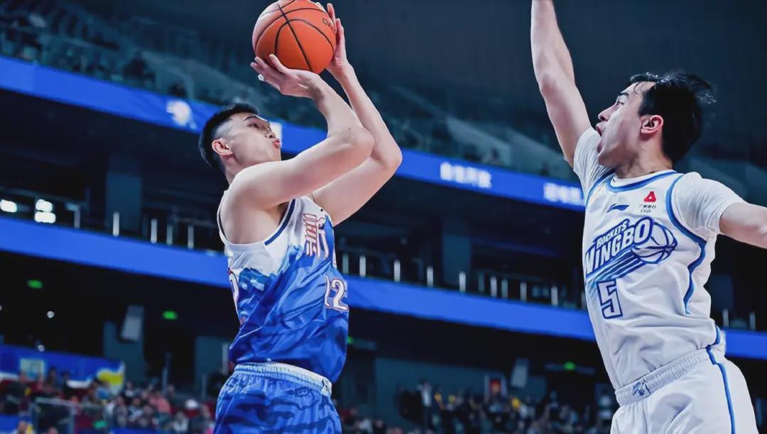 世界杯官方认证-考虑买断?曝朱旭航或离开新疆男篮,拿着大合同两年没打球