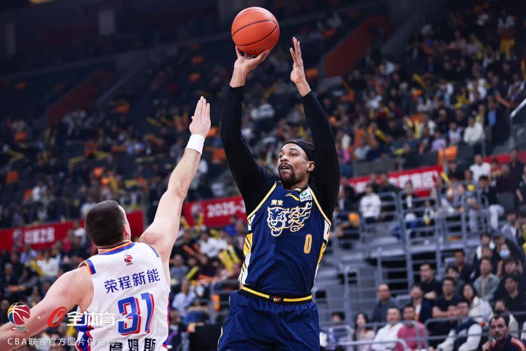 世界杯注册-末节打破僵局，华南虎主场98-89战胜天津