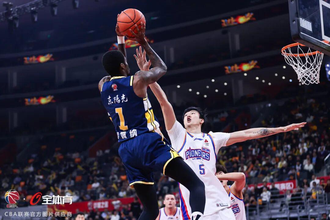 世界杯注册-末节打破僵局，华南虎主场98-89战胜天津