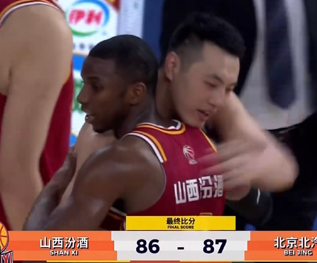 世界杯注册-太硬了！翟晓川双腿缠满绷带罚球制胜 5人伤停许利民盛赞全队坚韧