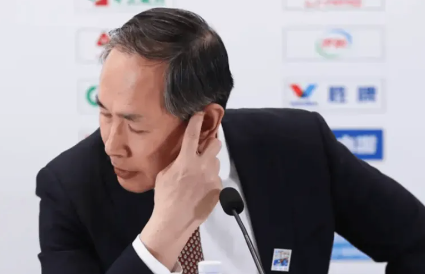 世界杯注册-太硬了！翟晓川双腿缠满绷带罚球制胜 5人伤停许利民盛赞全队坚韧