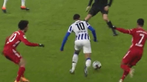 1612560848669035125.gif World Cup registration-【德甲】莱万失点科芒幸运球破门 拜仁雪战1比0赫塔