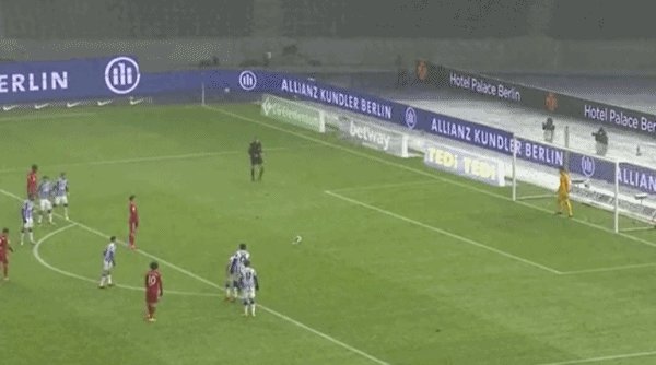 1612560854533046818.gif World Cup registration-【德甲】莱万失点科芒幸运球破门 拜仁雪战1比0赫塔